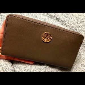 DKNY Zip Around Wallet - Saffiano Leather -Grey